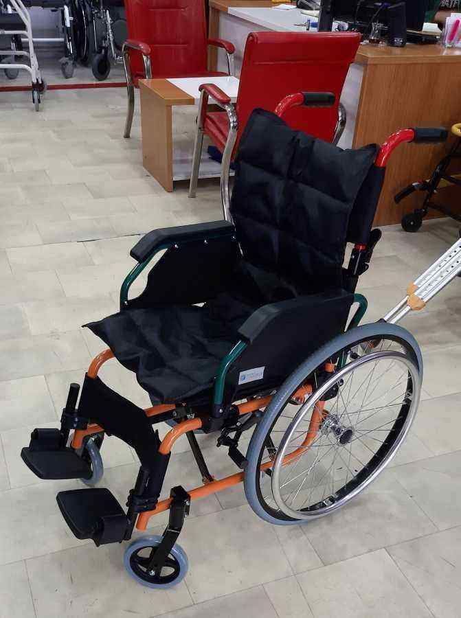 Golgi G-305 Özellikli Manuel Tekerlekli Çocuk Sandalyesi